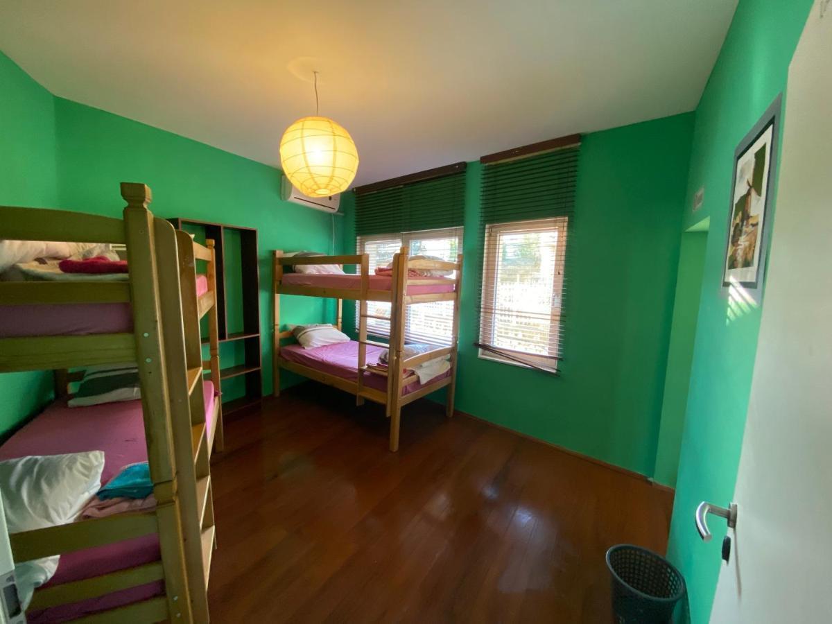 Arberia Hostel Prishtina Pristina Exteriör bild